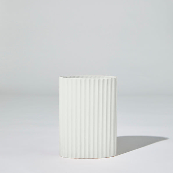 Ripple Oval Vase Snow (M)