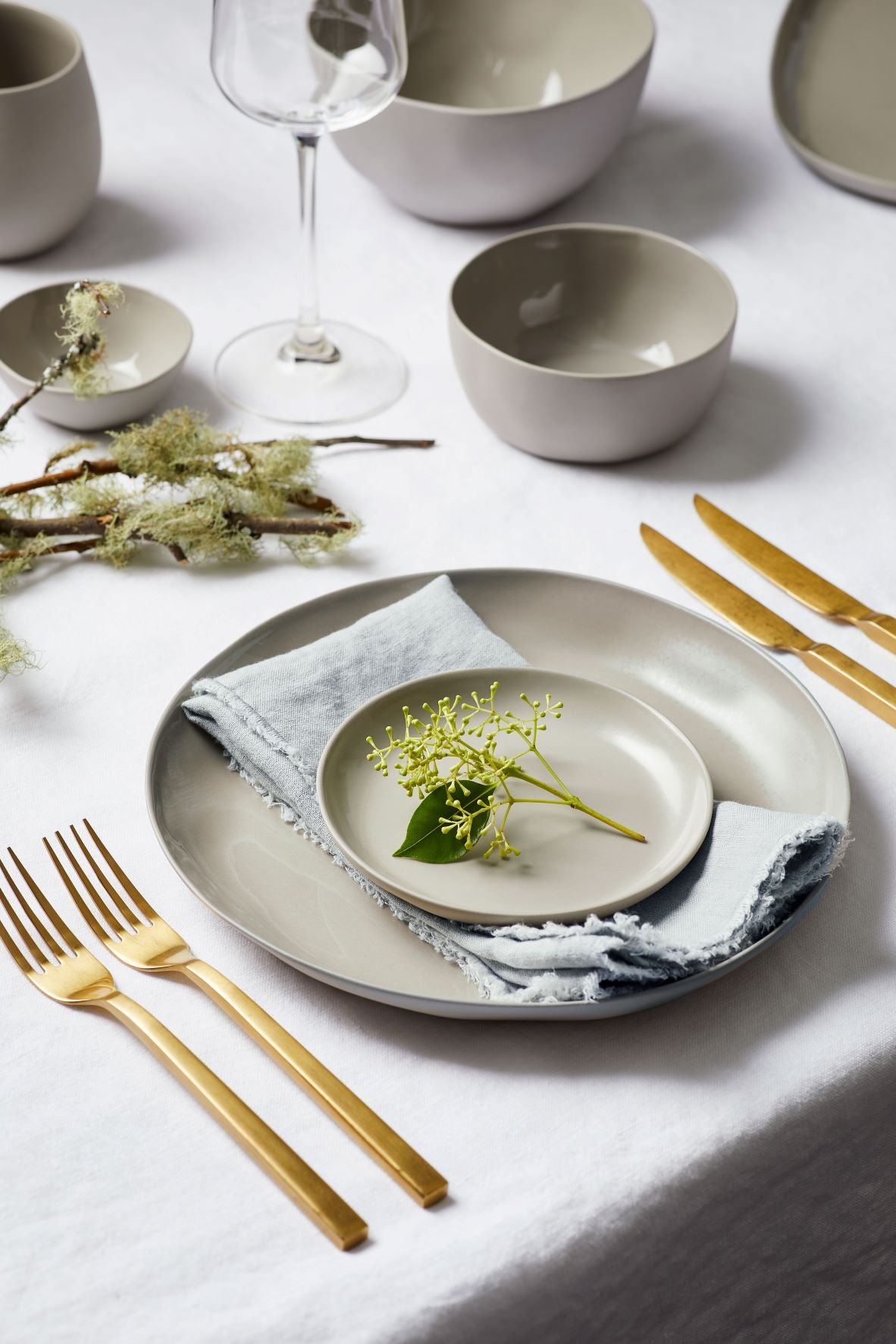 Cloud Round Plate Dove Grey (M)