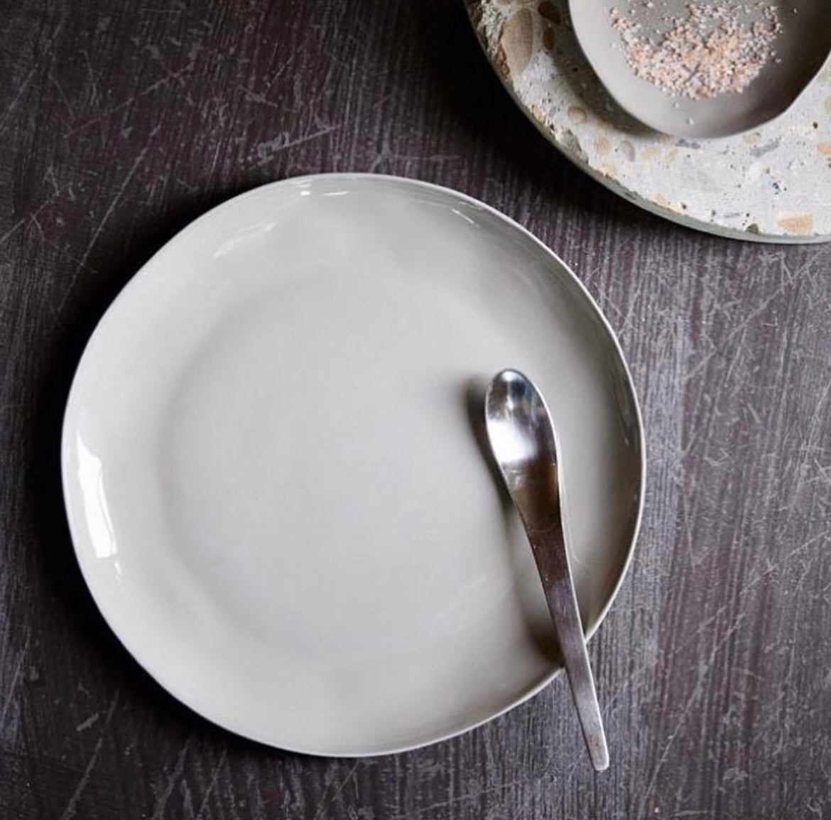 Cloud Round Plate Dove Grey (M)