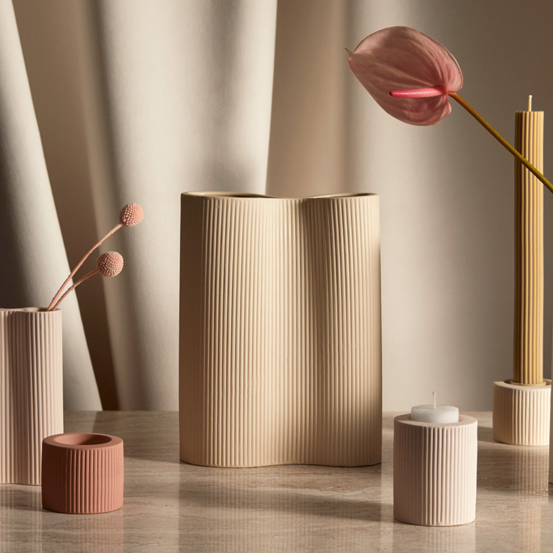 Ribbed Infinity Vase Cream (M)
