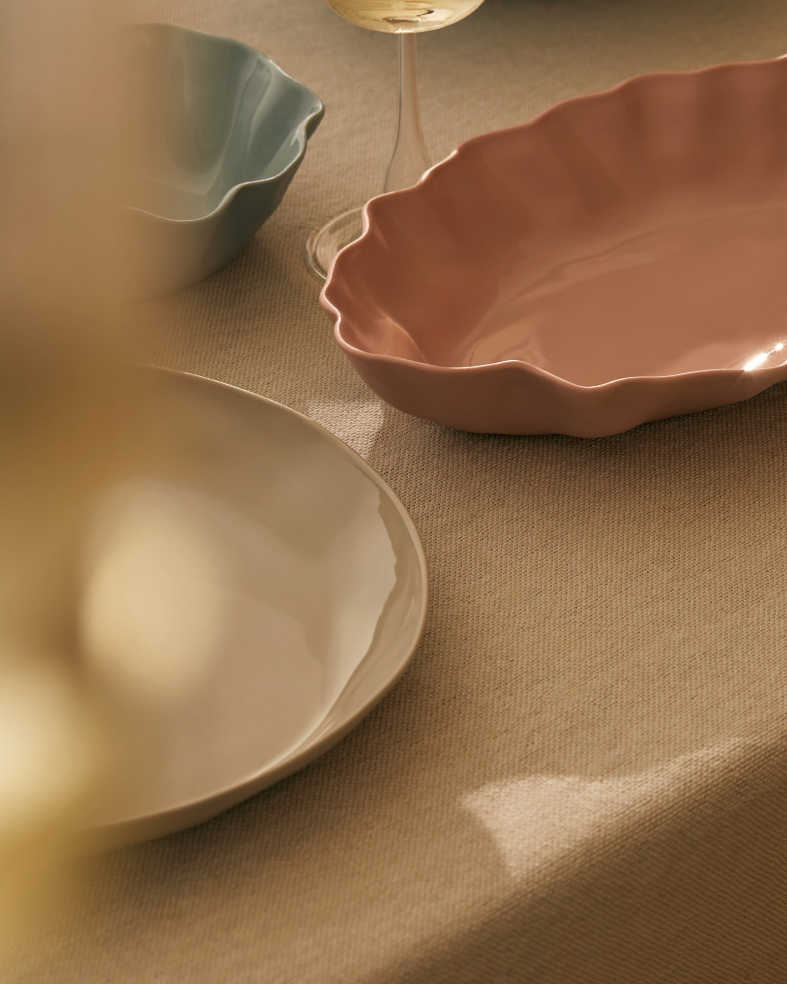 Ruffle Rectangle Platter Icy Pink (M)