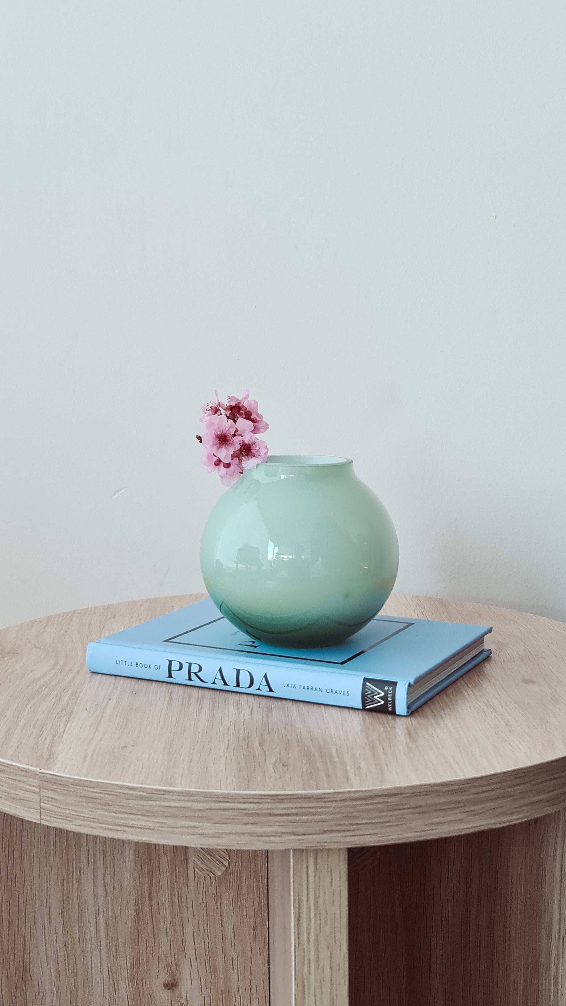 Opal Ball Vase Sage (M)