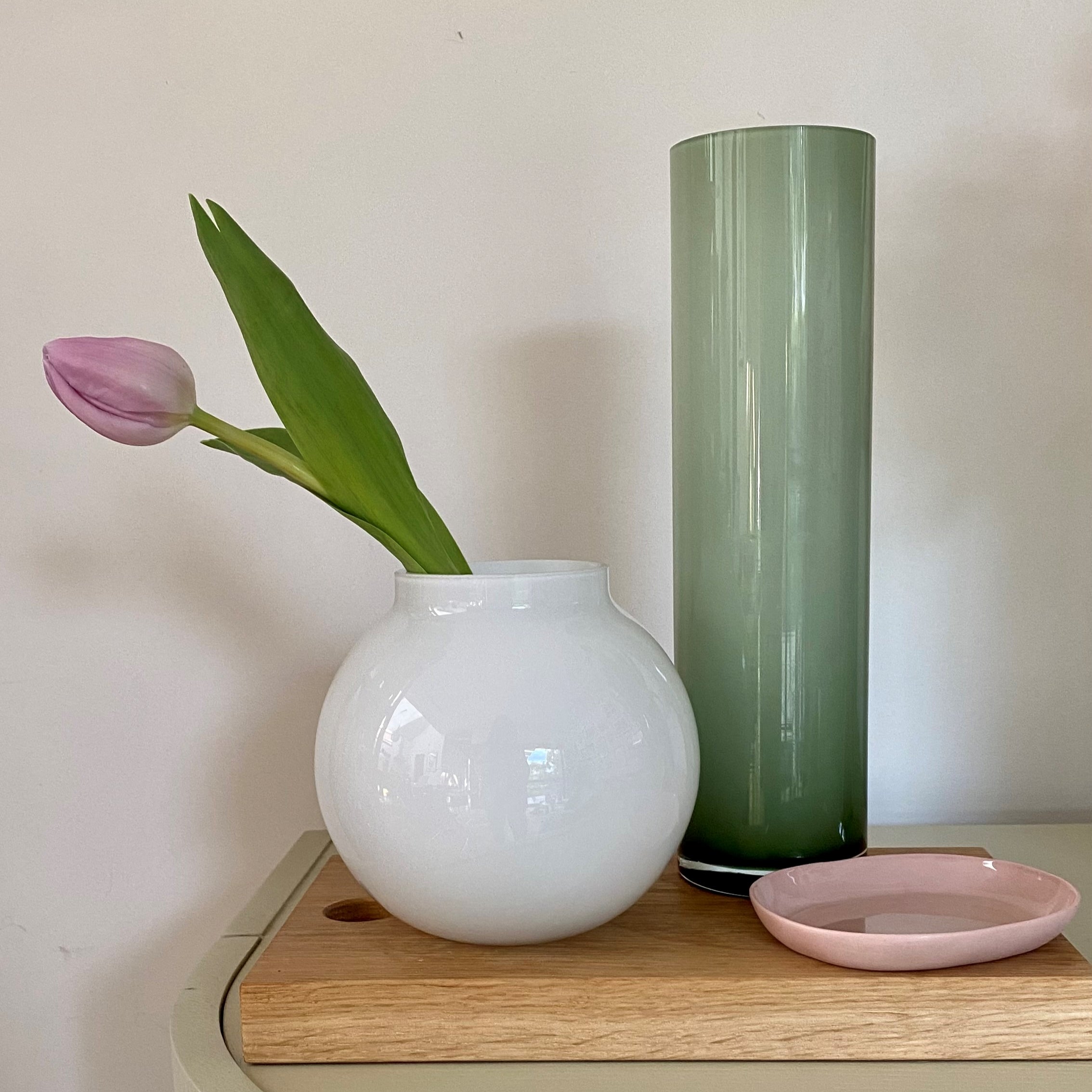 Opal Ball Vase White (M)