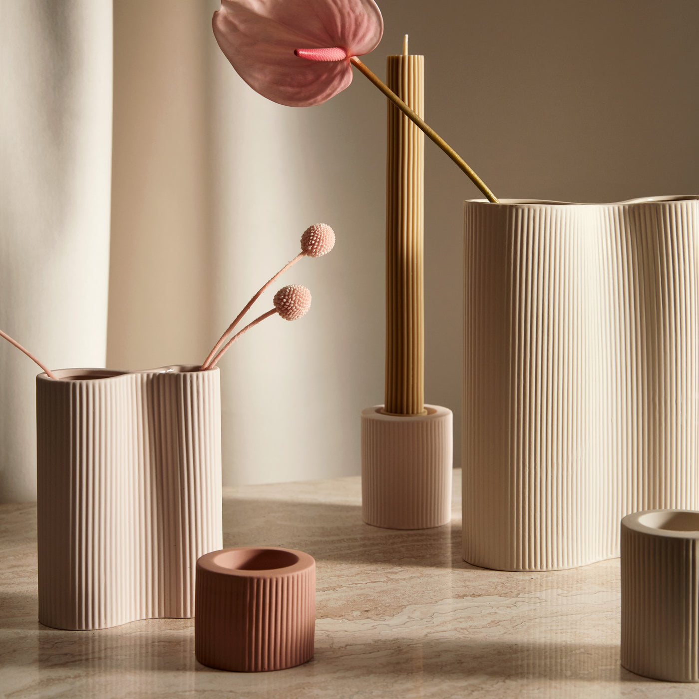Ribbed Infinity Vase Nude (S)