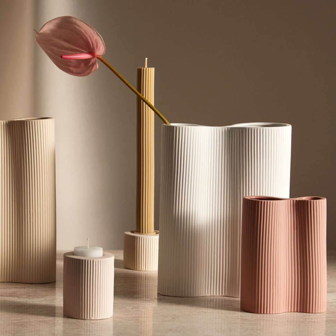 Ribbed Infinity Vase Snow (M)